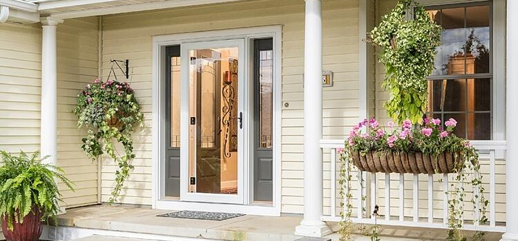 screen door installation in Hialeah Gardens